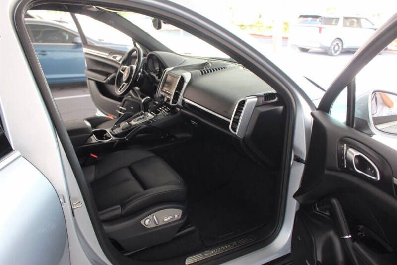 2016 Porsche Cayenne S E-Hybrid