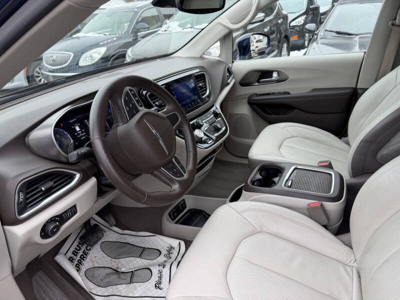 2017 Chrysler Pacifica Touring-L Plus