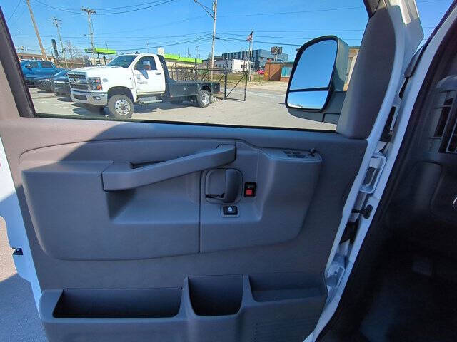 2025 Chevrolet Express 2500