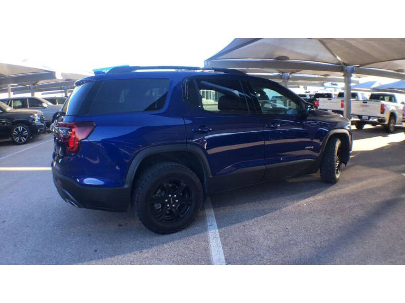 2023 GMC Acadia AT4