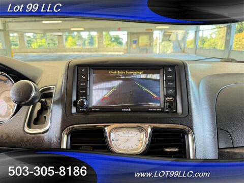 2013 Chrysler Town and Country Touring