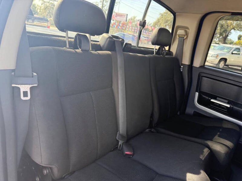 2008 Mitsubishi Raider LS