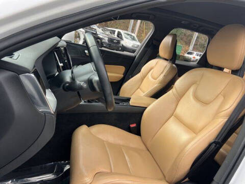 2019 Volvo XC60 T5 Momentum