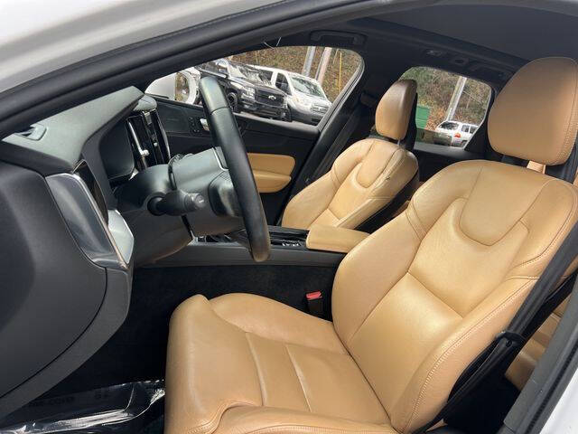 2019 Volvo XC60 T5 Momentum