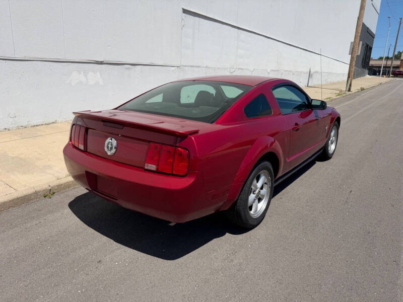 2007 Ford Mustang V6 Deluxe