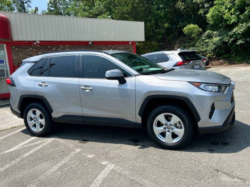 2021 Toyota RAV4 XLE photo 2