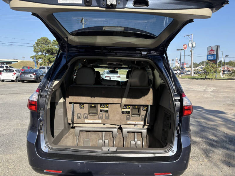 2017 Toyota Sienna XLE Premium 7-Passenger