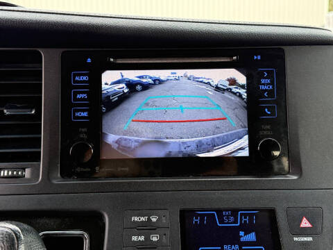 2016 Toyota Sienna XLE 8-Passenger