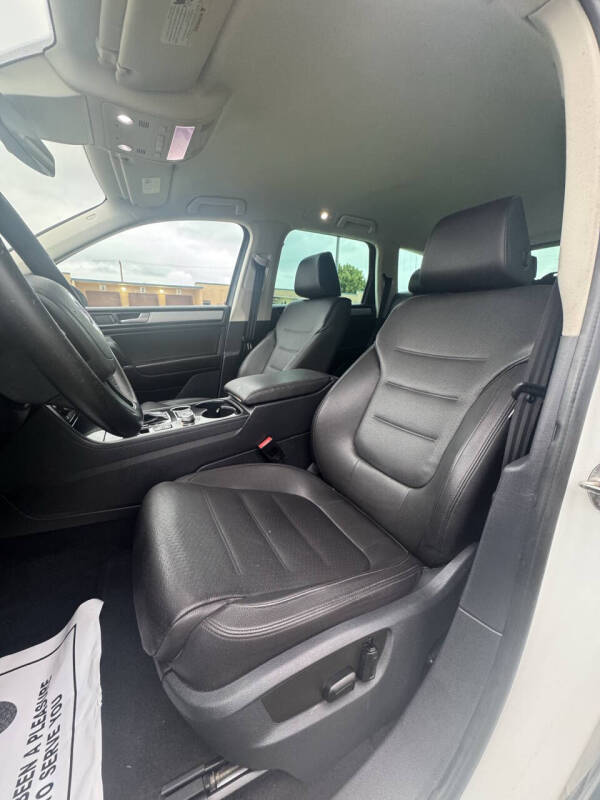 2017 Volkswagen Touareg V6 Sport