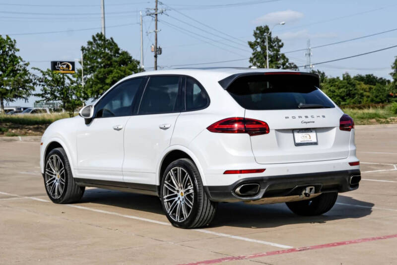 2017 Porsche Cayenne Platinum Edition