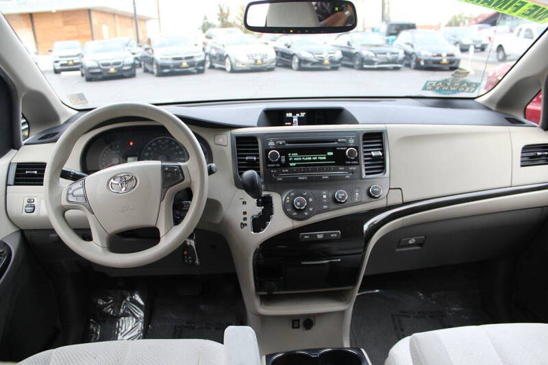 2012 Toyota Sienna