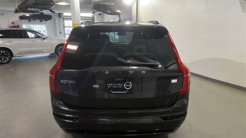 2023 Volvo XC90 Recharge T8 Ultimate Dark Theme