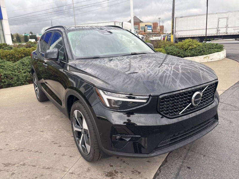 2026 Volvo XC40 B5 Plus