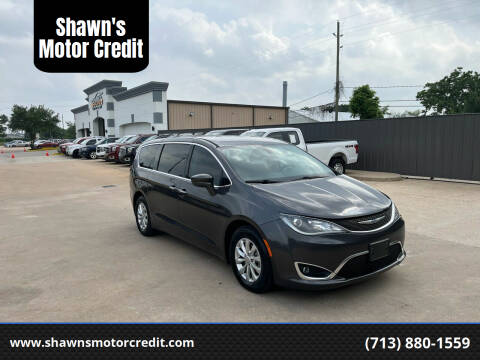 2019 Chrysler Pacifica for sale at Shawn's Motor Credit in Houston TX