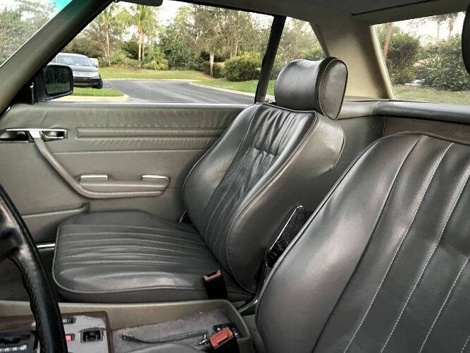 1988 Mercedes-Benz 560-Class 560 SL