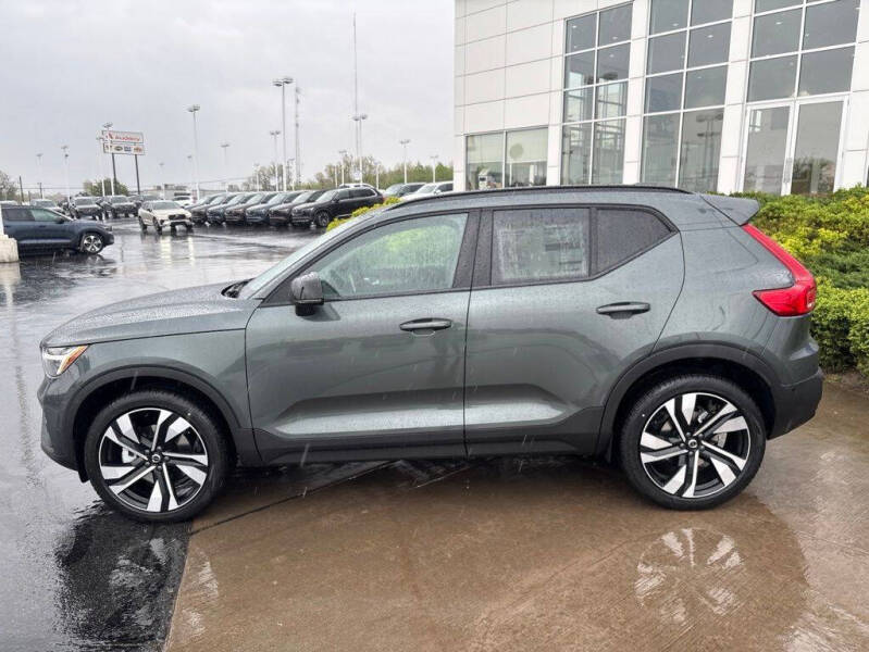 2026 Volvo XC40 B5 Plus