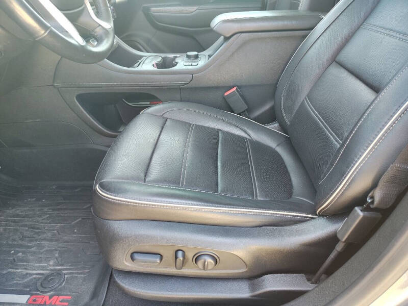 2020 GMC Acadia Denali