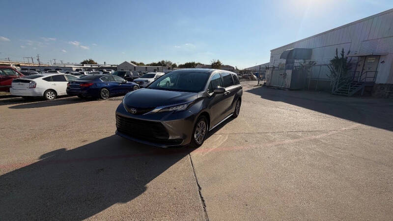 2023 Toyota Sienna LE 8-Passenger