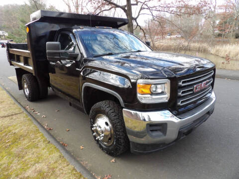 2016 GMC Sierra 3500HD CC for sale at Lakewood Auto Body LLC in Waterbury CT