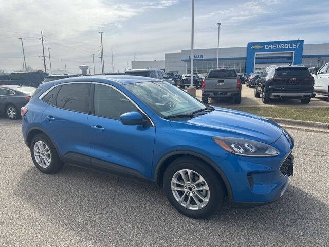 Used 2020 Ford Escape SE with VIN 1FMCU0G60LUB93349 for sale in Bloomington, IL