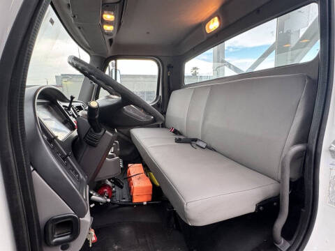 2017 Freightliner M2 106