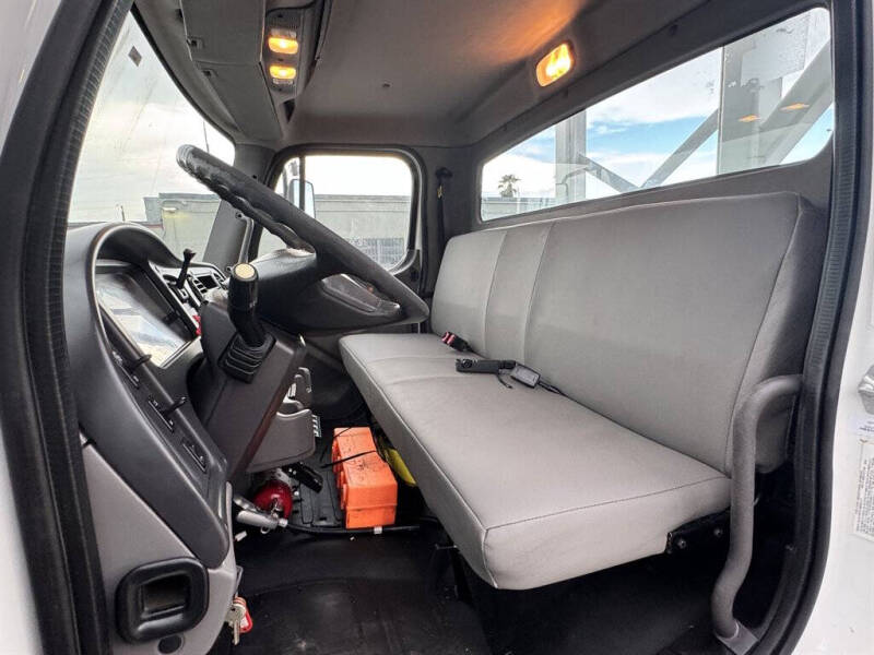 2017 Freightliner M2 106