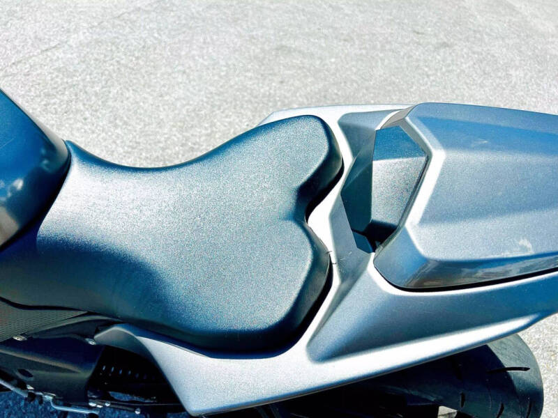 2013 Yamaha YZF-R1 (Matte Gray)