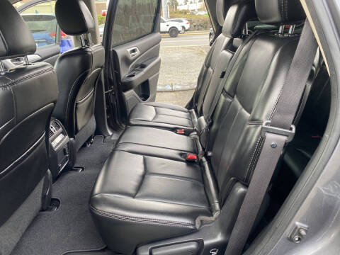 2017 Nissan Pathfinder SL