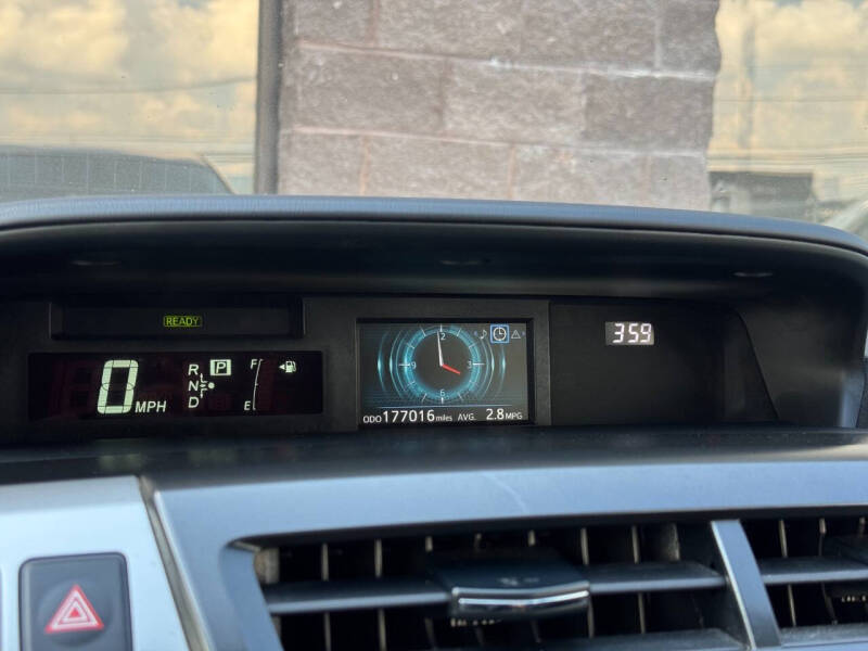 2017 Toyota Prius v Four