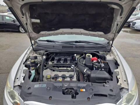 2011 Ford Taurus SE