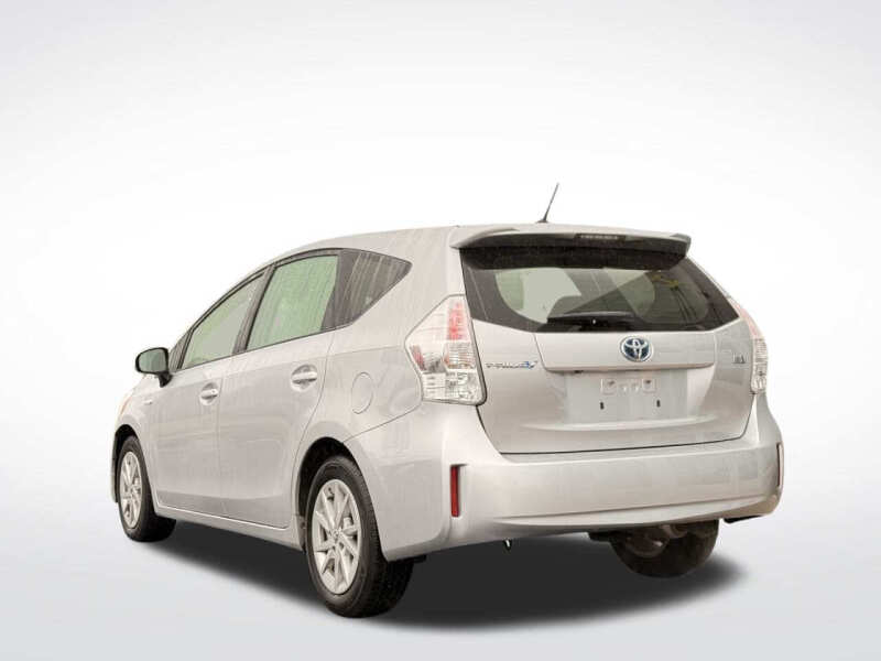 2014 Toyota Prius v Two