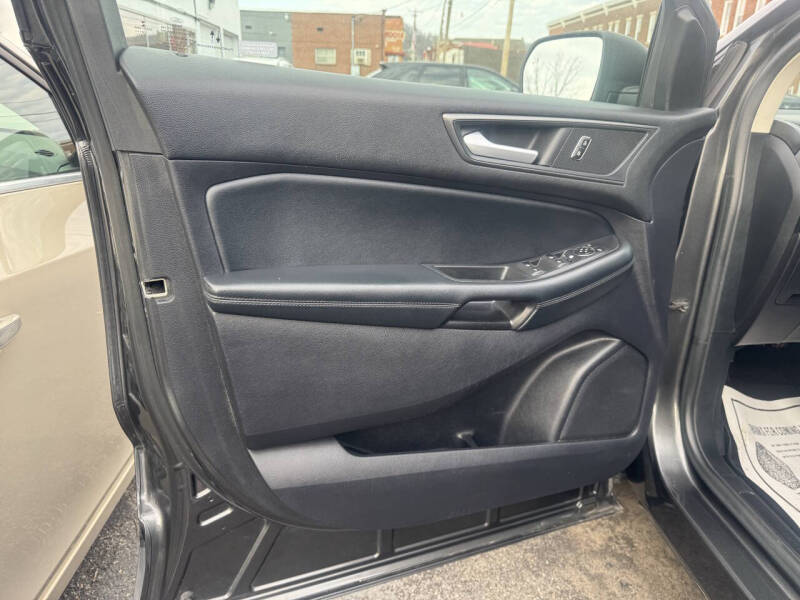 2020 Ford Edge SE