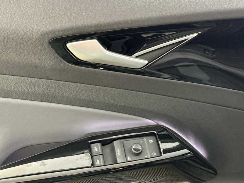 2022 Volkswagen ID.4 Pro