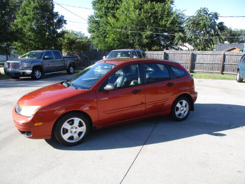 2005 Ford Focus for sale at The Auto Specialist Inc. in Des Moines IA