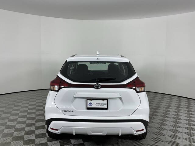2024 Nissan Kicks S