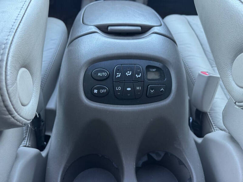 2005 Toyota Sequoia SR5