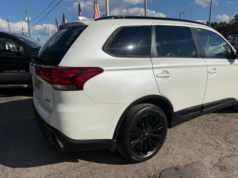 2020 Mitsubishi Outlander LE
