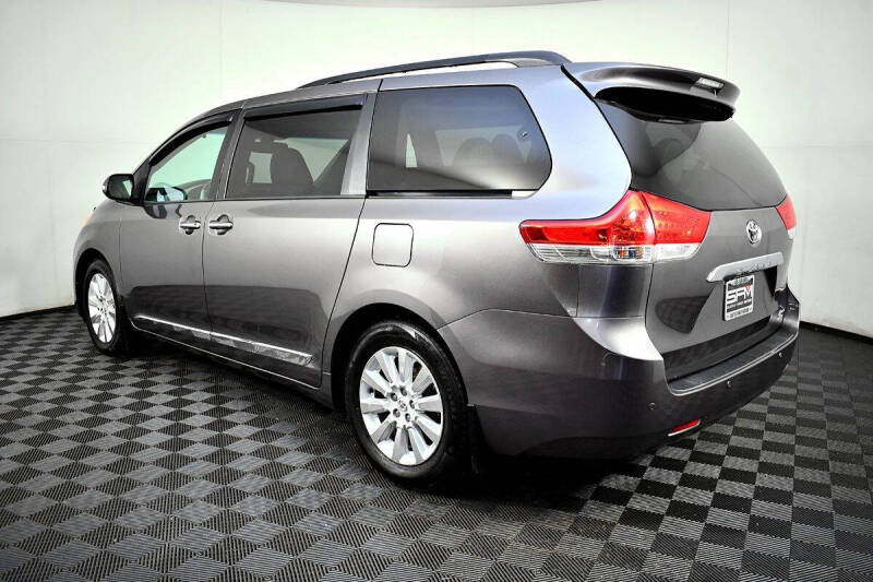 2014 Toyota Sienna XLE 7-Passenger