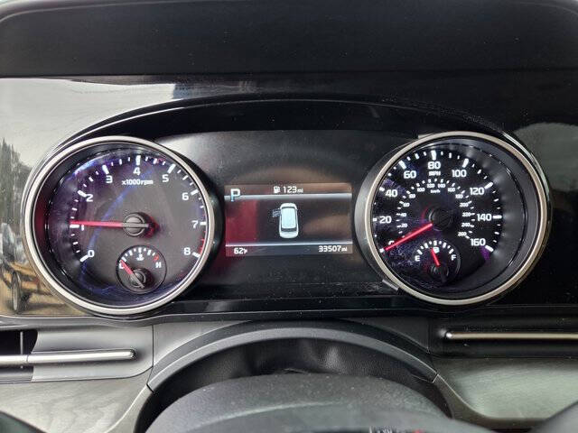 2024 Kia Carnival EX