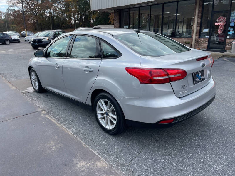 2017 Ford Focus SE photo 8