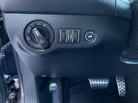 2015 Dodge Challenger SXT Plus