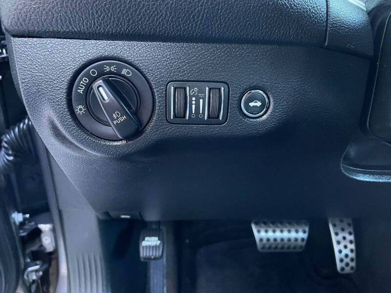 2015 Dodge Challenger SXT Plus