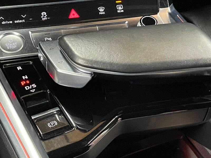 2019 Audi e-tron quattro Prestige