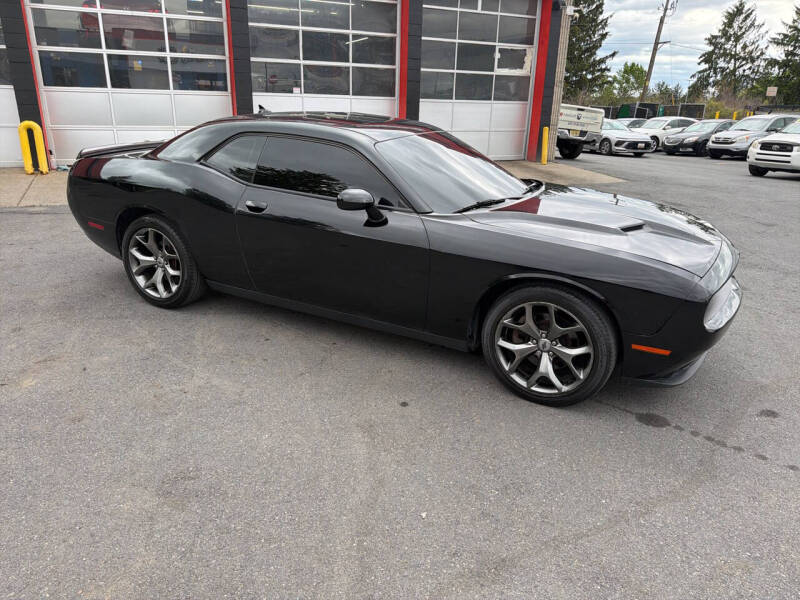 2017 Dodge Challenger SXT Plus