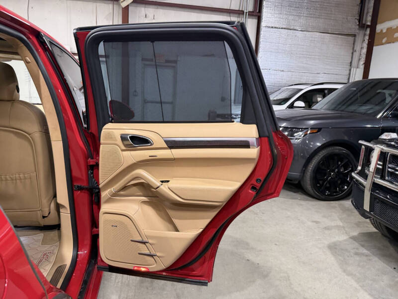 2017 Porsche Cayenne GTS