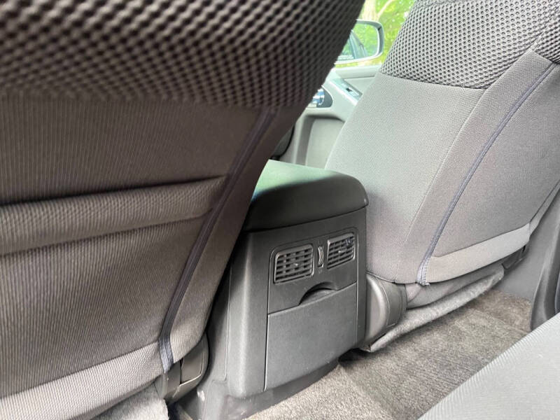 2011 Nissan Pathfinder LE