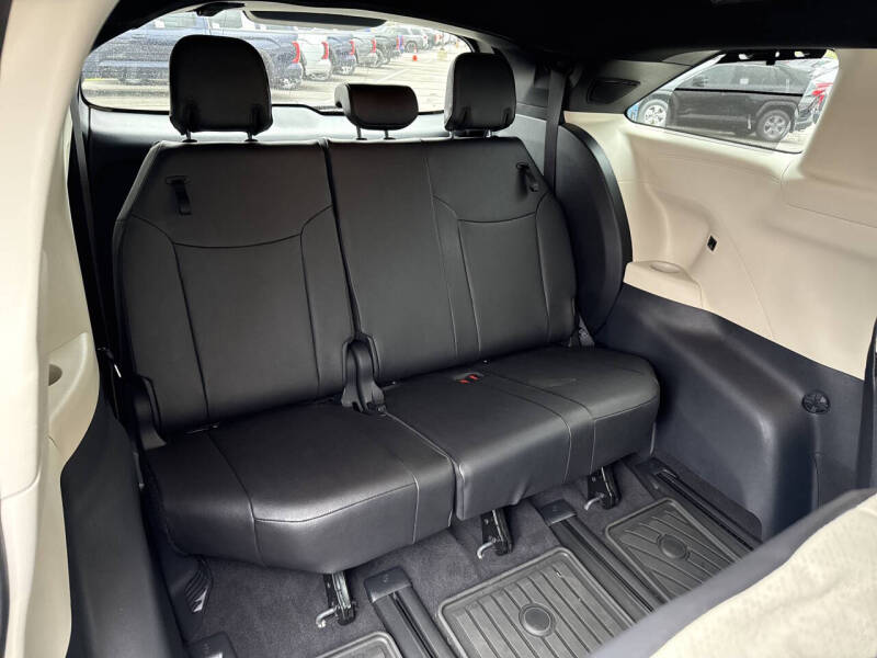 2025 Toyota Sienna Platinum 7-Passenger
