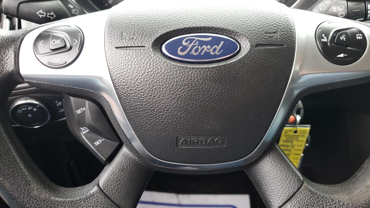 2014 Ford Focus SE 4dr Hatchback 17
