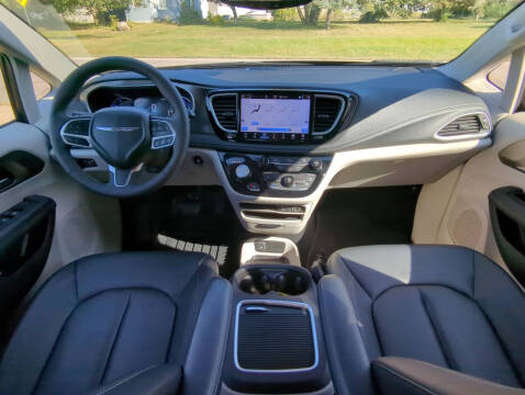 2024 Chrysler Pacifica Plug-In Hybrid Select