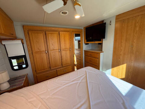 2005 Winnebago Journey